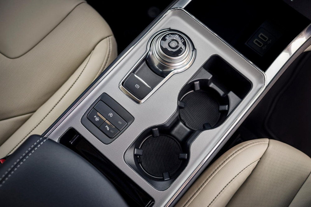 Cụm điều khiển trung tâm của Ford Edge 2021