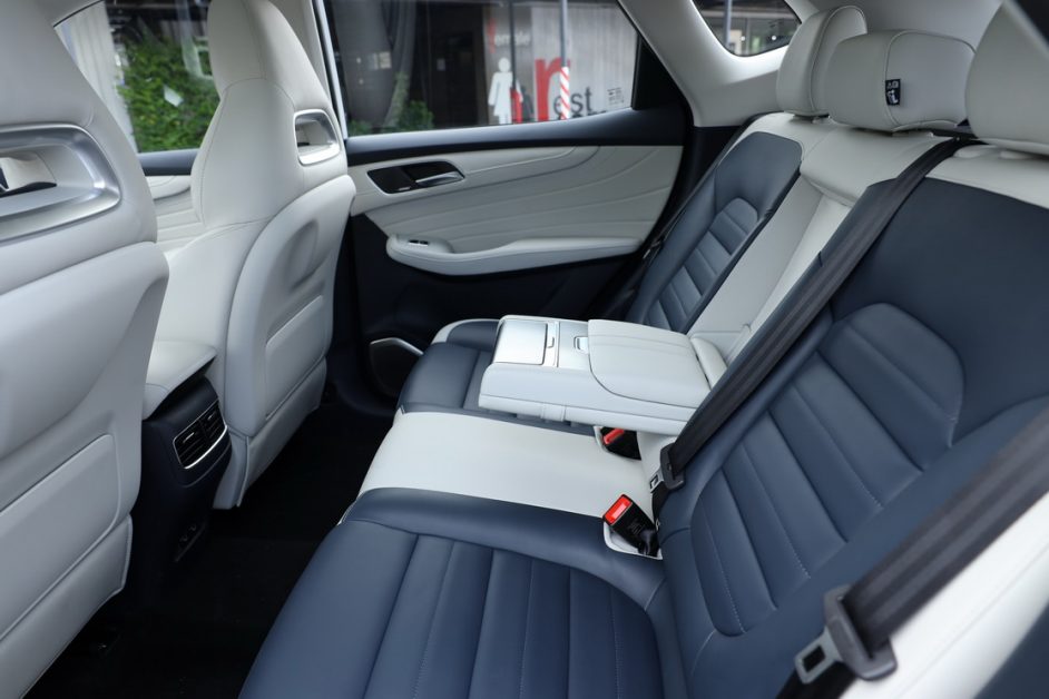 Hàng ghế sau của MG HS PHEV 2020