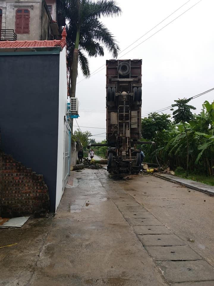 Hiện trường vụ tai nạn hi hữu
