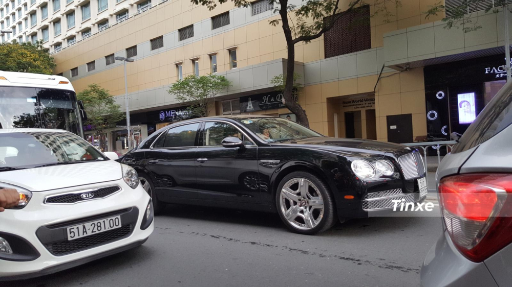 Chiếc xe siêu sang Bentley Flying Spur của nữ ca sĩ Lệ Quyên thuộc thế hệ thứ 2