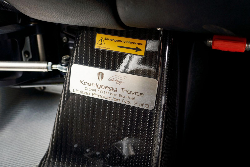 Ban đầu dự kiến c&oacute; 3 chiếc Koenigsegg CCXR Trevita được xuất xưởng nhưng do kh&oacute; khăn trong qu&aacute; tr&igrave;nh tạo ra th&acirc;n xe &ldquo;Diamond Weave&rdquo; sợi carbon n&ecirc;n chỉ c&oacute; 2 chiếc Koenigsegg CCXR Trevita ra đời