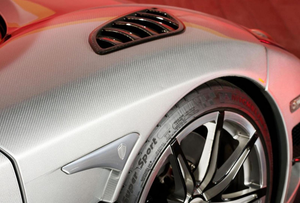 Koenigsegg CCXR Trevita c&oacute; d&agrave;n &aacute;o rất đặc biệt