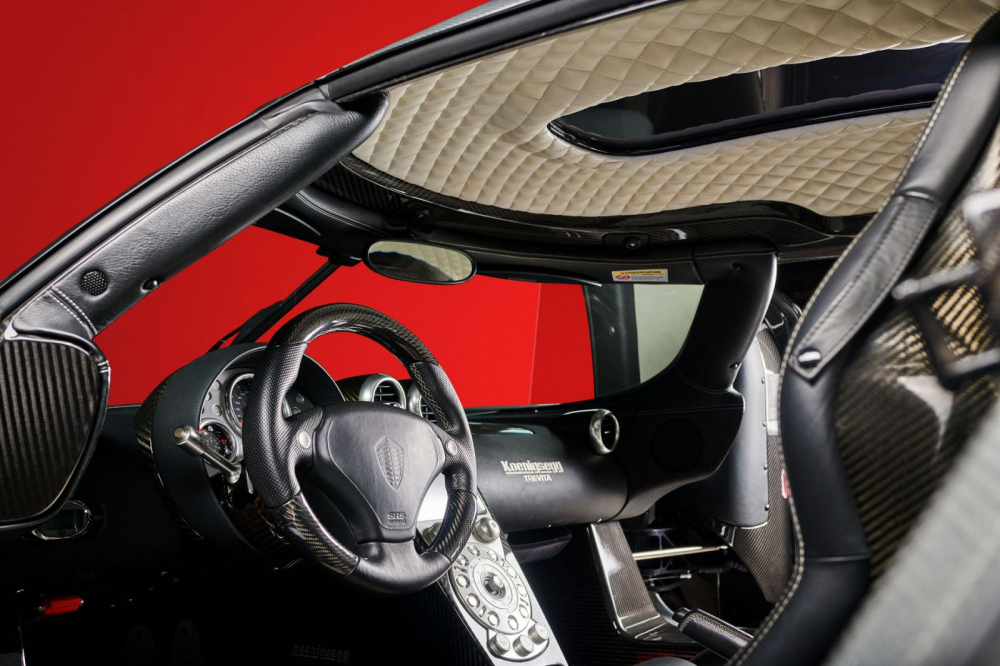 Chiếc si&ecirc;u xe Koenigsegg CCXR Trevita n&agrave;y chỉ mới lăn b&aacute;nh kh&ocirc;ng qu&aacute; 3.100 miles, tương đương 5.000 km
