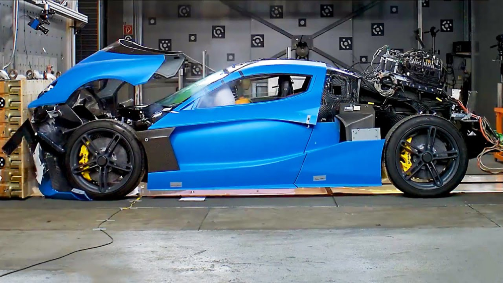1 trong số 11 chiếc siêu xe Rimac C_Two được dùng để thử nghiệm an toàn