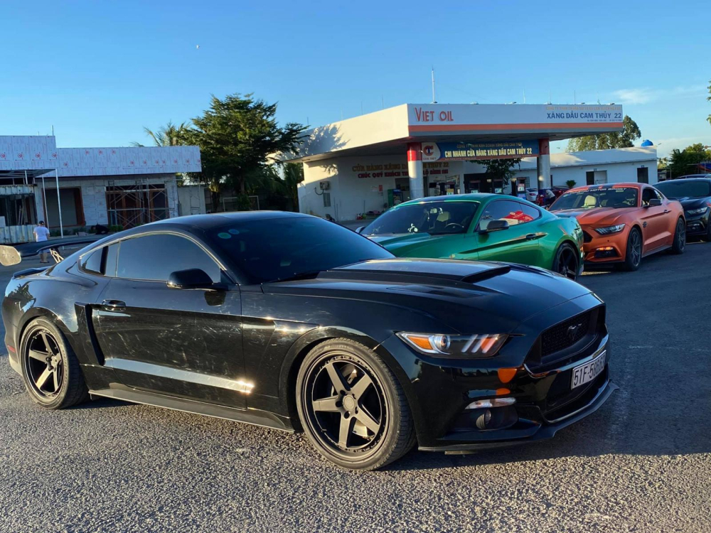 Chiếc Ford Mustang này có độ cửa cắt kéo Lamborghini