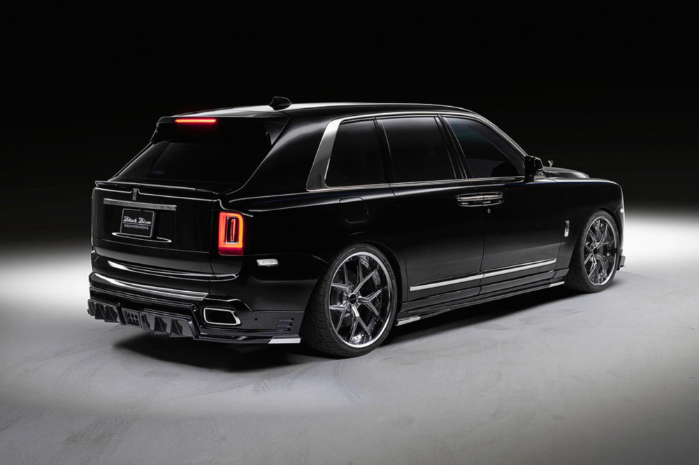 Phía sau của Rolls-Royce Cullinan Sports Line Black Bison Edition