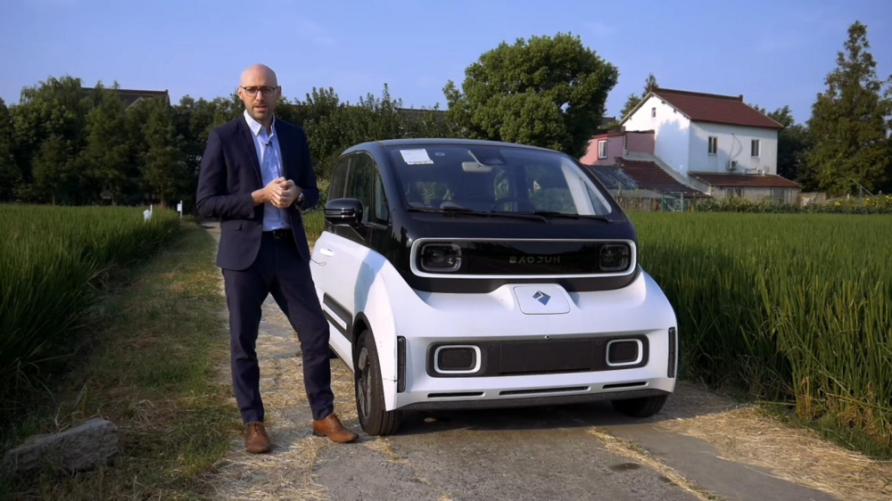 Người đánh giá của “Fully Charged” có dành không ít lời khen cho Baojun E300 Plus