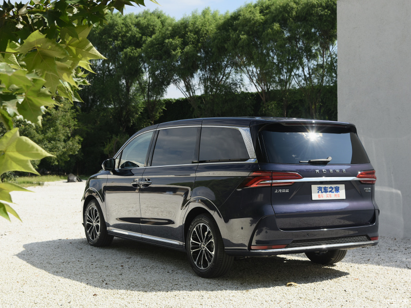 Roewe iMax8 thuộc ph&acirc;n kh&uacute;c MPV cỡ lớn