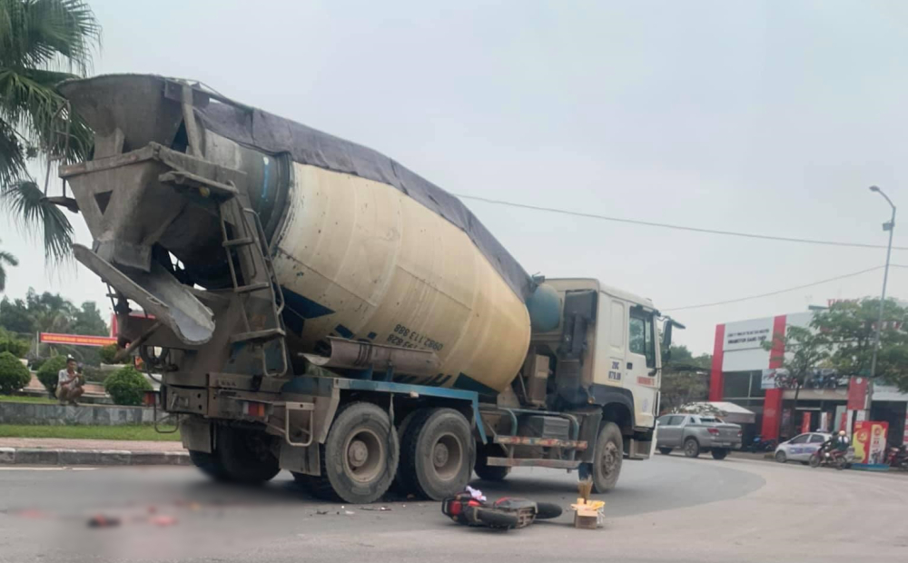 Học sinh cấp 3 chết thảm dưới bánh xe bồn sau va chạm giao thông