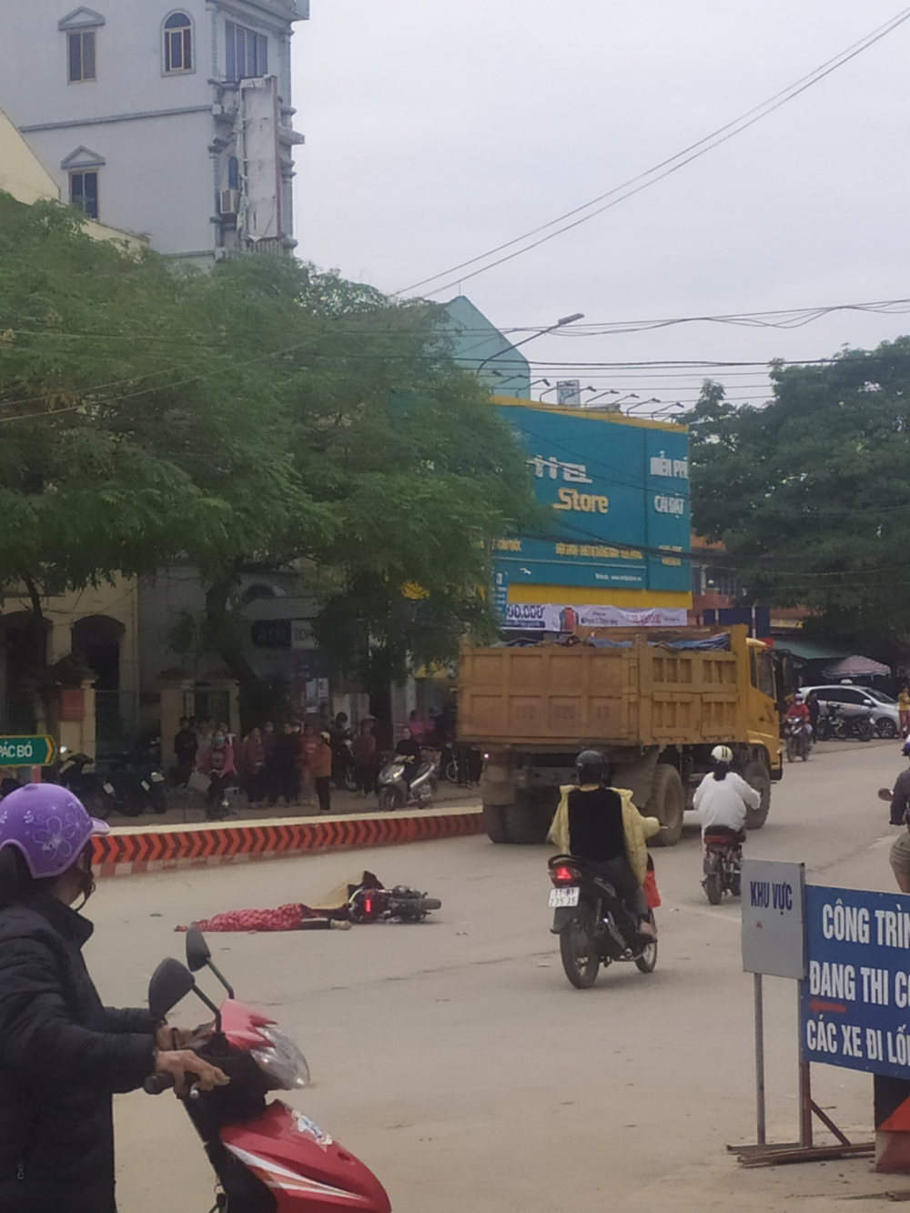 Hiện trường vụ tai nạn tại th&agrave;nh phố Cao Bằng v&agrave;o s&aacute;ng h&ocirc;m qua