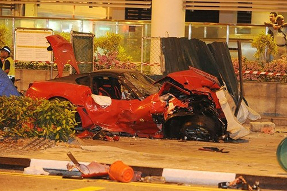 Còn đây là chiếc Ferrari 599 GTO gặp nạn vào năm 2012 ở Singapore