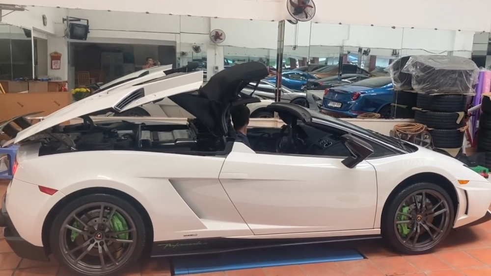 Lamborghini Gallardo LP570-4 Spyder Performante độc nhất Việt Nam mất 20 giây để đóng mui