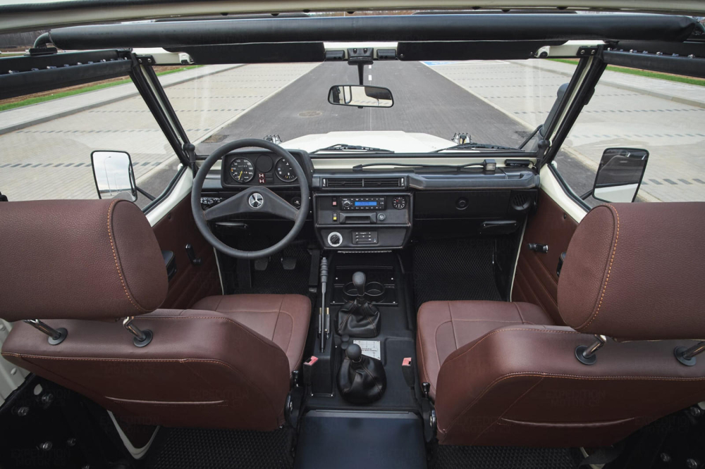 Nội thất của Mercedes-Benz 250GD Wolf 1991