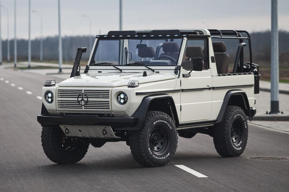 Phía trước của Mercedes-Benz 250GD Wolf 1991