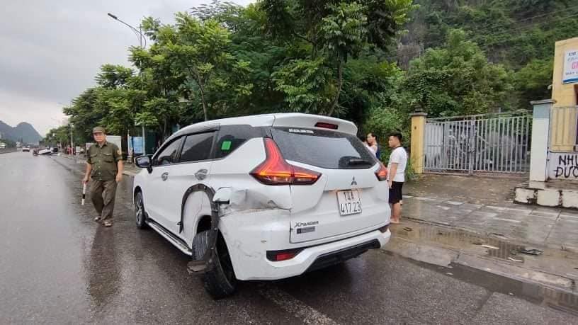 Chiếc ô tô Mitsubishi Xpander bị gãy trục sau