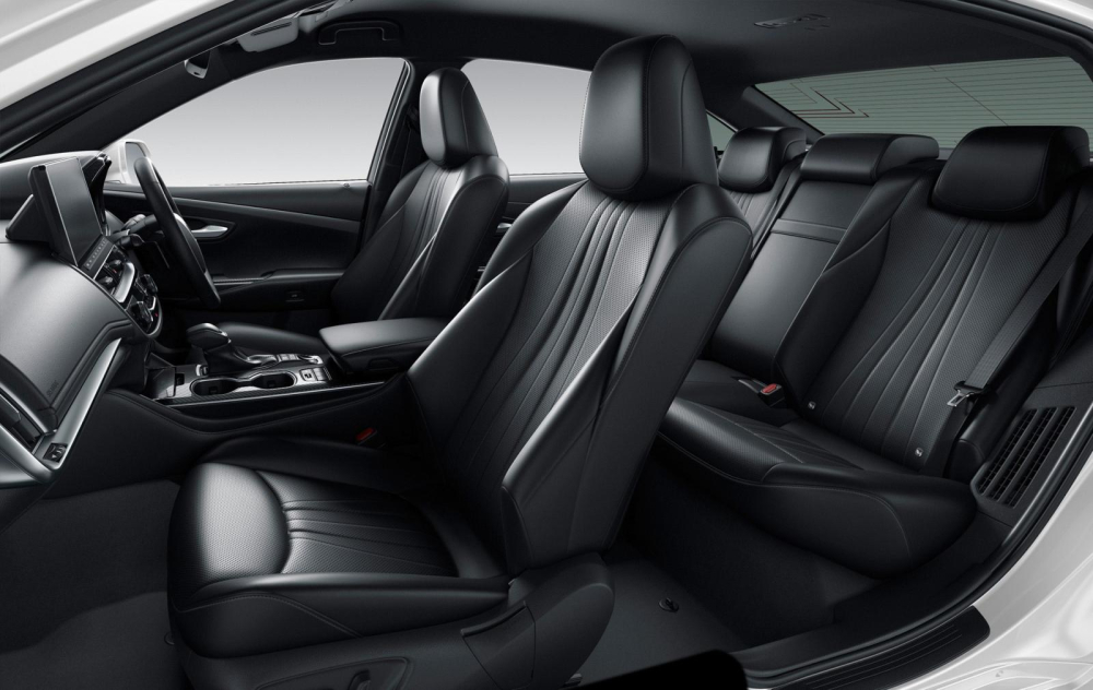 Nội thất 5 chỗ bên trong Toyota Crown 2021