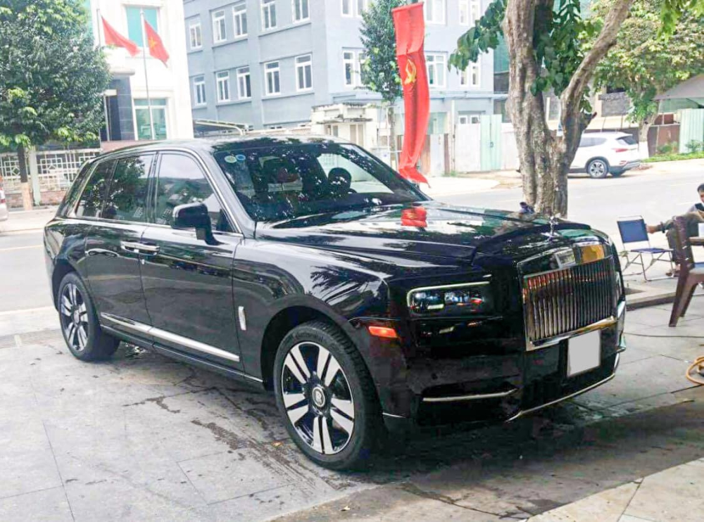 Hình ảnh chiếc SUV siêu sang Rolls-Royce Cullinan đầu tiên về Đồng Nai
