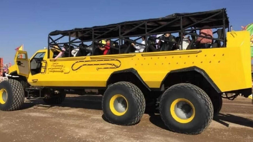 HJ ATV6 mang vai trò một chiếc xe buýt biết đi địa hình, phù hợp hoạt động dịch vụ