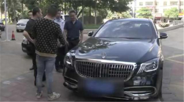 Chiếc Mercedes-Maybach S-Class tại hiện trường sự việc