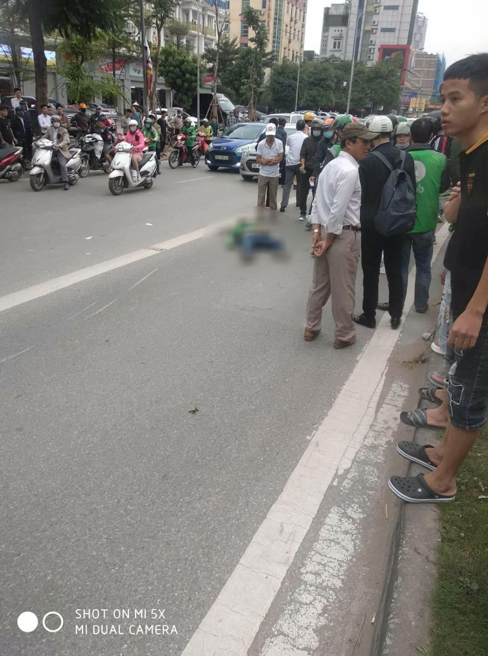 Thanh niên mặc áo đồng phục GrabBike tử vong
