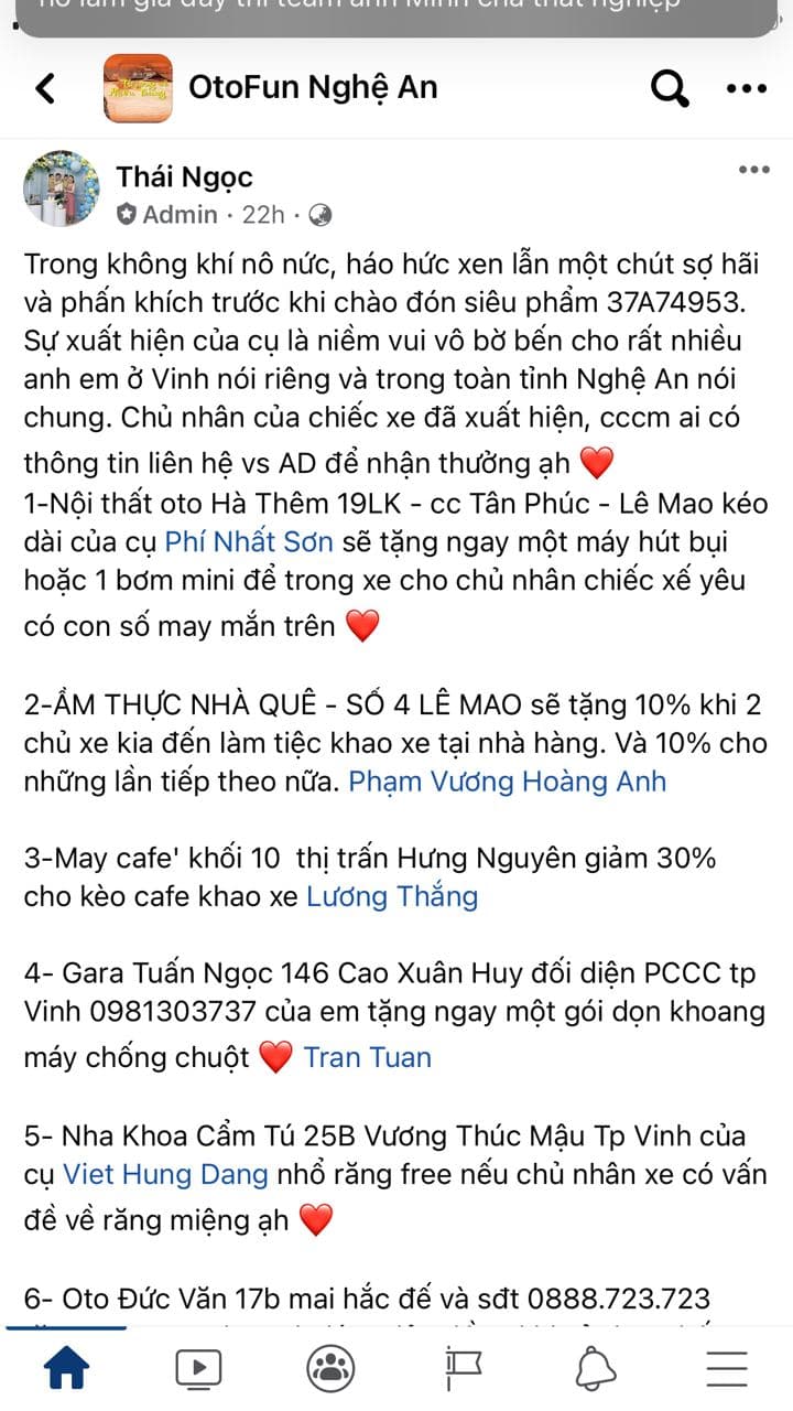 Các thành viên của diễn đàn Otofun Nghệ An đã cùng nhau tặng quà cho chủ nhân của chiếc biển số 49.53