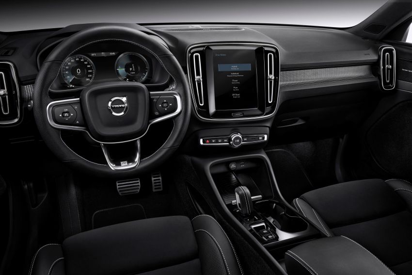 Nội thất bên trong Volvo XC40 Recharge T5 2020 bản R-Design