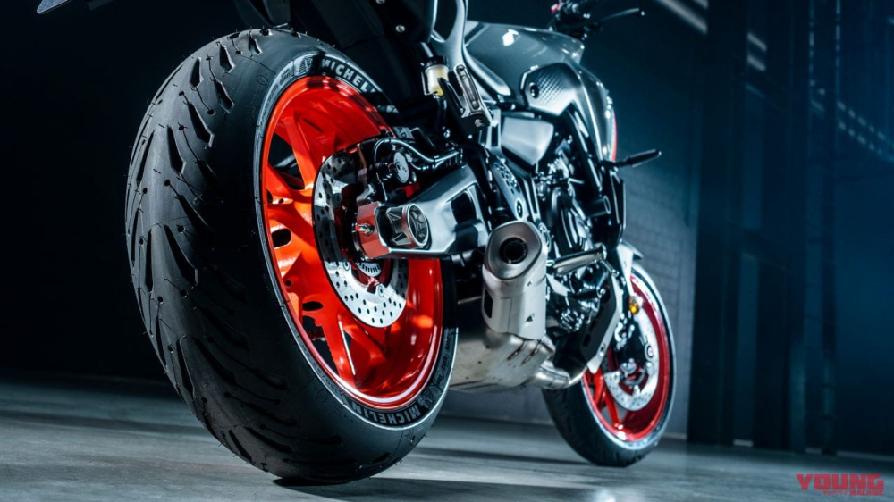 Lốp Road 5 nguyên bản trên Yamaha MT-07