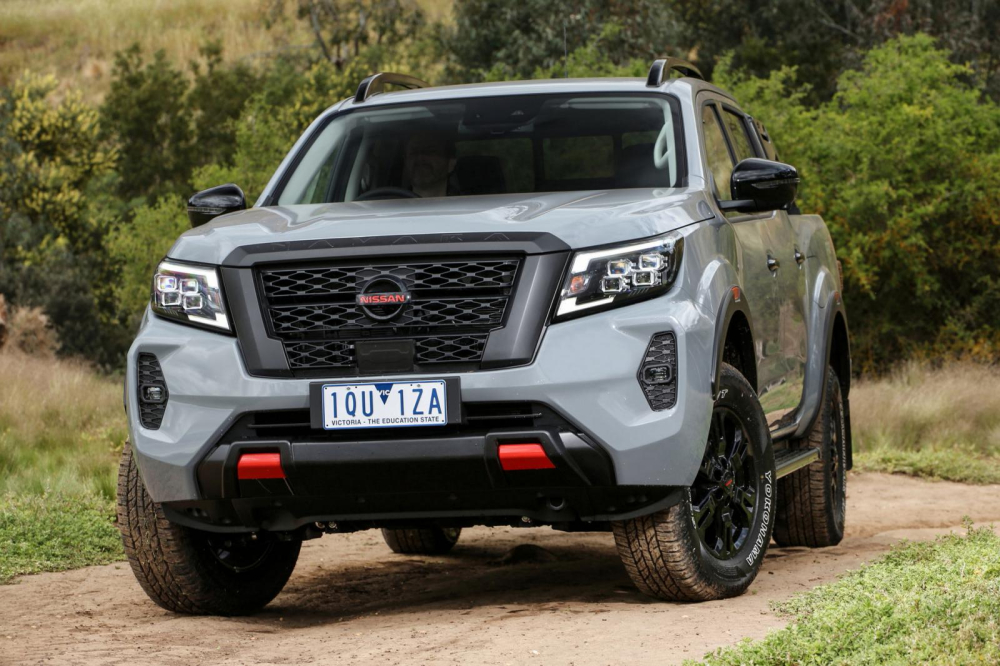 Nissan Navara 2021 với cản trước hình dấu nhân Nissan Navara 2021 với cản trước hình dấu nhân