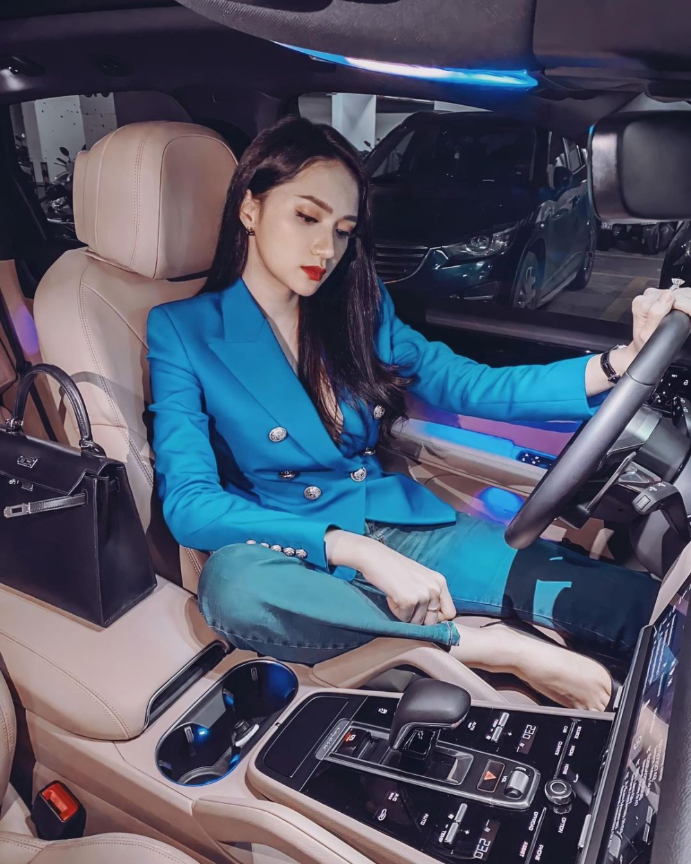Hoa hậu Hương Giang đang dính vào làn sóng tẩy chay mạnh mẽ của nhóm anti-fan Hoa hậu Hương Giang đang dính vào làn sóng tẩy chay mạnh mẽ của nhóm anti-fan