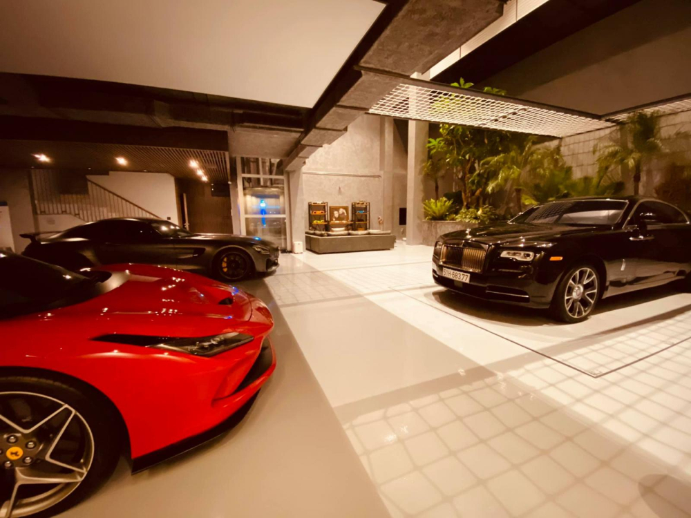 Siêu xe Ferrari F8 Tributo màu đỏ của Cường Đô-la đã có bạn bè