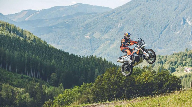 KTM 890 Adventure R Rally có số lượng 700 xe trên toàn thế giới KTM 890 Adventure R Rally có số lượng 700 xe trên toàn thế giới