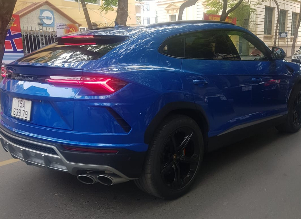 Siêu SUV Lamborghini Urus di chuyển trên đường phố Hải Phòng
