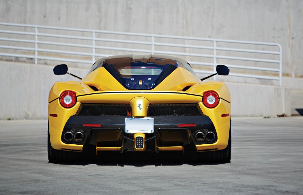 Còn đây là thiết kế đuôi xe của Ferrari LaFerarri