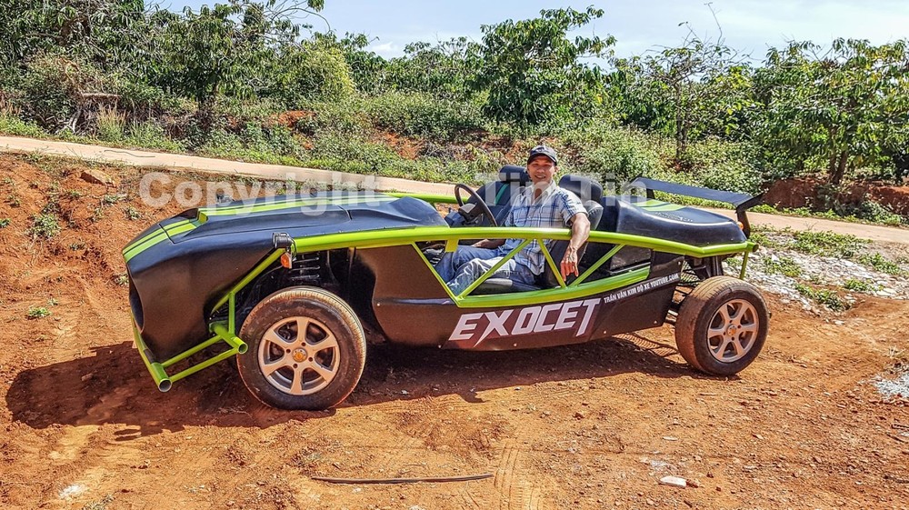 Năm 2019 chàng trai trẻ này tạo ra một chiếc xe chế mang tên gọi Exomotive Exocet từ mẫu xe Toyota Cressida