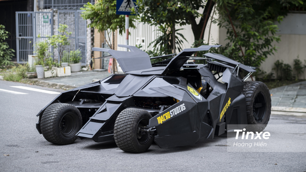 Chiếc xe Bat Mobile made in Vietnam c&oacute; cơ cầu dẫn hướng v&agrave; truyền động rất đặc biệt.
