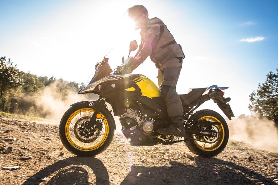 Dáng lái rất quan trọng khi di chuyển off-road với xe Adventure