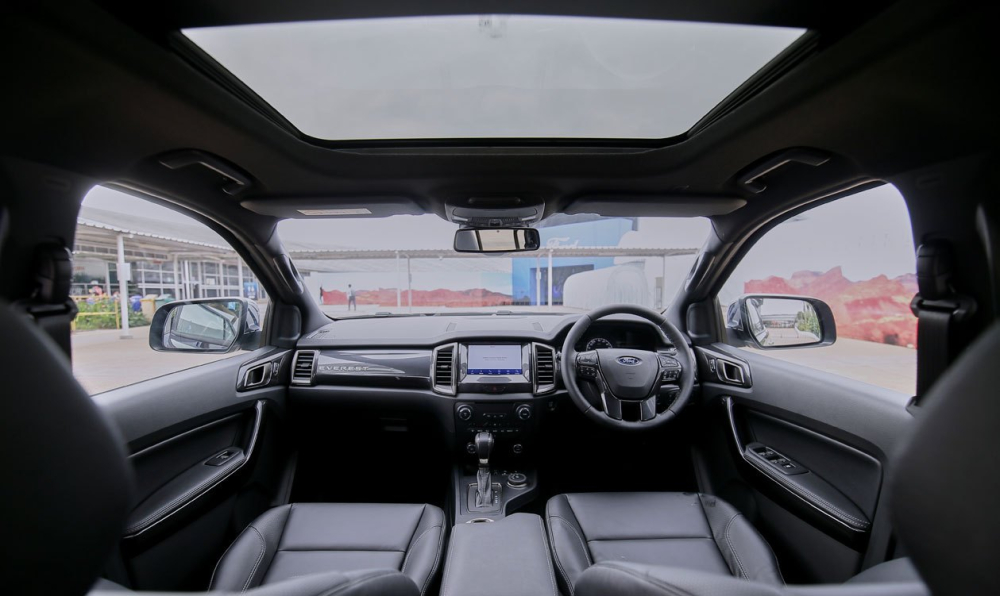 Ford Everest 2021 tại Thái Lan có cửa sổ trời toàn cảnh Panorama