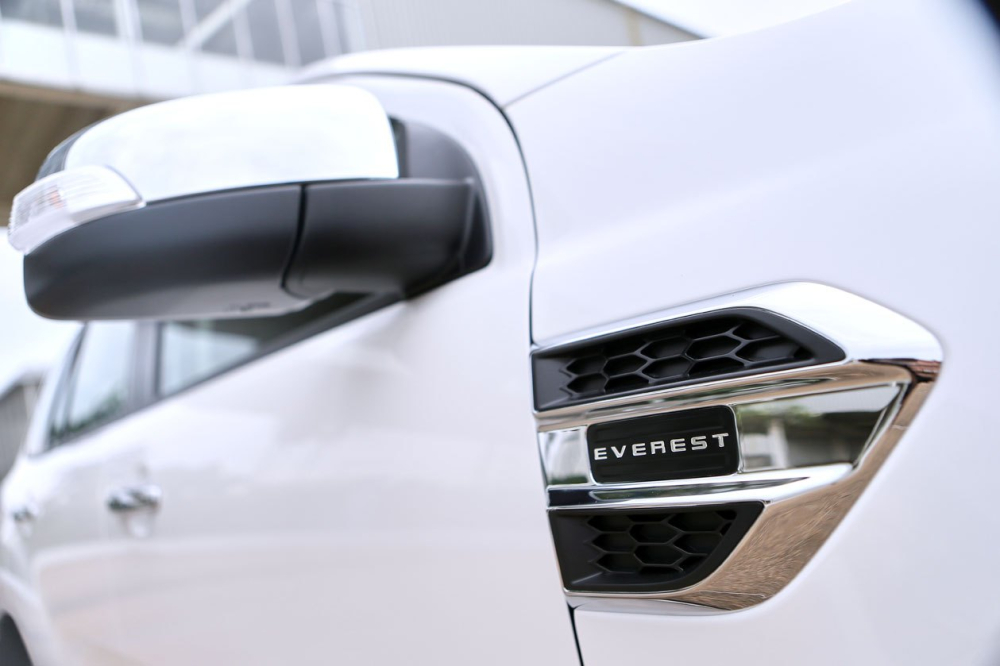 Ford Everest 2021 bản Trend có vỏ gương ngoại thất mạ crôm