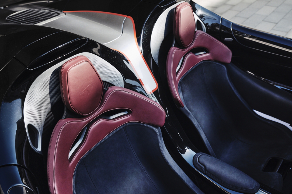 Cận cảnh nội thất chiếc McLaren Elva mới ra mắt ở Các Tiểu vương quốc Ả Rập Thống nhất