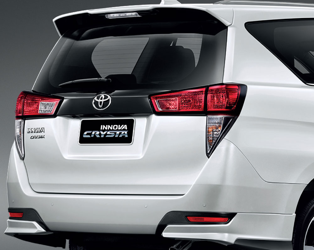 Cánh gió mui của Toyota Innova Crysta Premium 2020