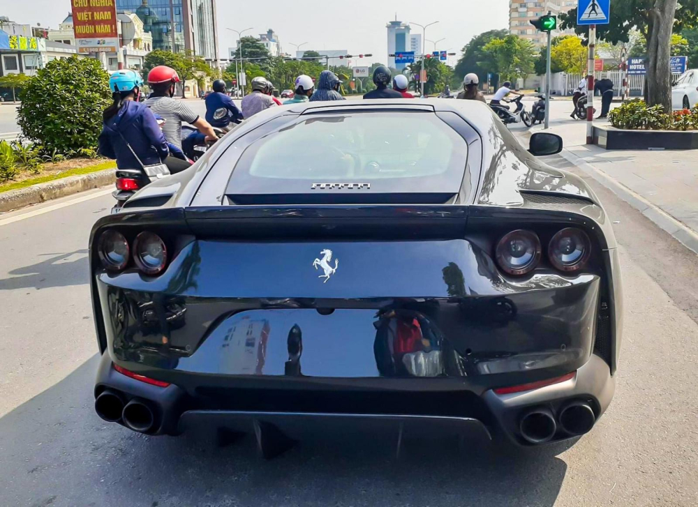 Tần suất siêu xe Ferrari 812 Superfast lăn bánh tại Hải Phòng không quá nhiều Tần suất siêu xe Ferrari 812 Superfast lăn bánh tại Hải Phòng không quá nhiều