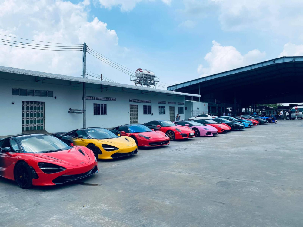 Còn đây là đoàn xe sau khi các thành viên đã tụ họp đầy đủ