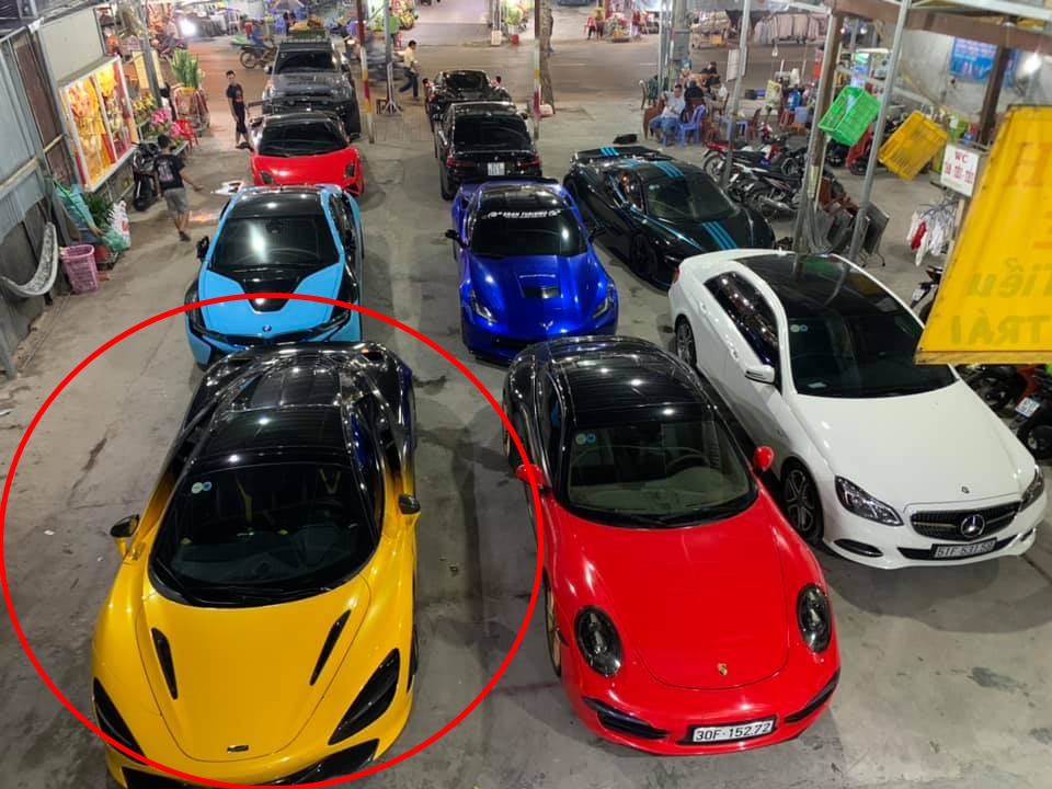 McLaren 720S Spider 2 tông màu nổi bật trong dàn siêu xe và xe thể thao