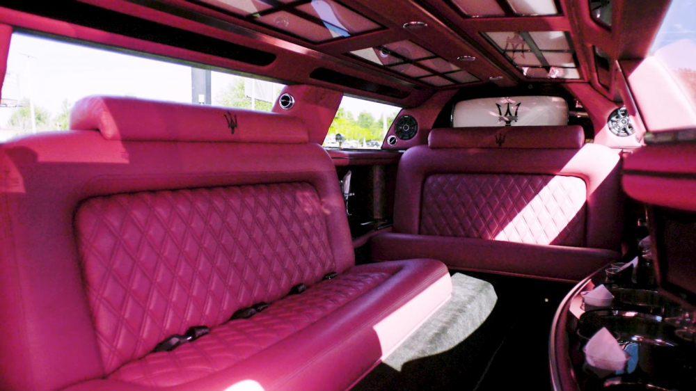 Nội thất&nbsp;b&ecirc;n trong của chiếc&nbsp;Maserati Ghibli Limo