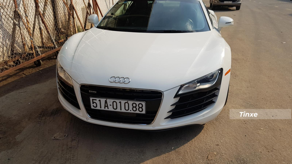 R8 chính là siêu xe đầu tiên của hãng Audi R8 chính là siêu xe đầu tiên của hãng Audi