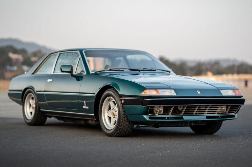 Phía trước của chiếc Ferrari 400i 1978