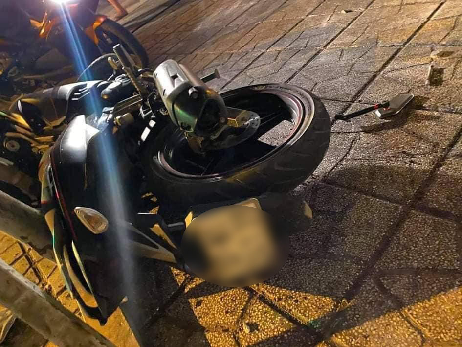 Chiếc xe máy Yamaha Exciter tại hiện trường vụ tai nạn