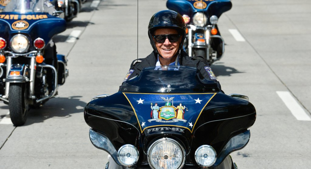 Joe Biden cũng l&agrave; một biker y&ecirc;u th&iacute;ch xe m&ocirc; t&ocirc; ph&acirc;n khối lớn