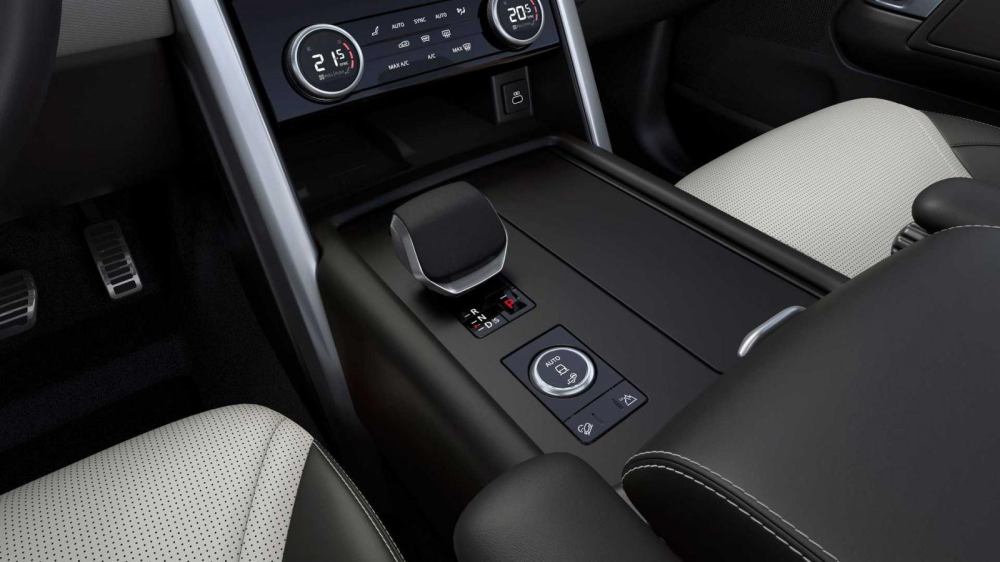 Cụm điều khiền trung tâm đơn giản hóa của Land Rover Discovery mới