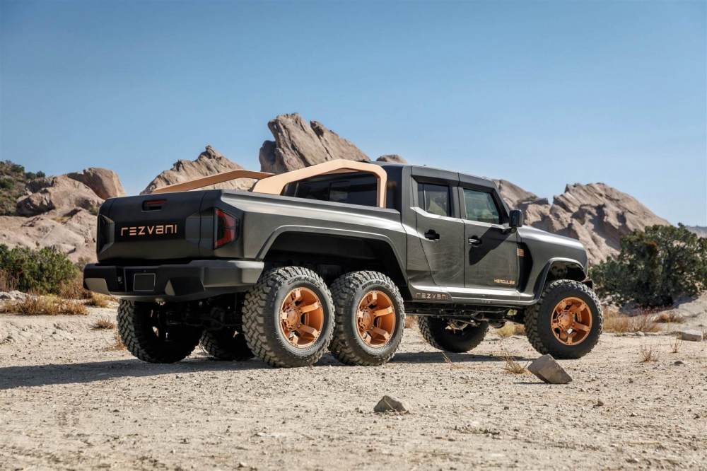 Rezvani Hercules 6×6 có 4 loại động cơ Rezvani Hercules 6×6 có 4 loại động cơ